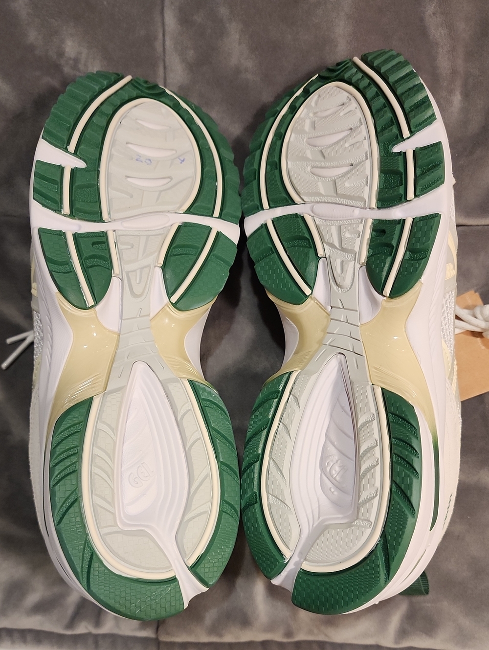 Women's Asics Gel 1090v2 Running Shoe - Size 9 - Picture 8 of 9